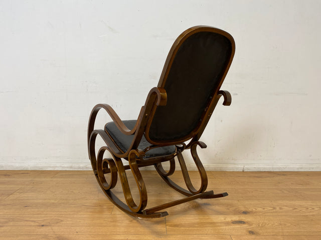 WMK I Sehr schöner 60er Jahre Schaukelstuhl im Stil von Thonet mit Bugholz Rahmen und Kunstleder Bezug