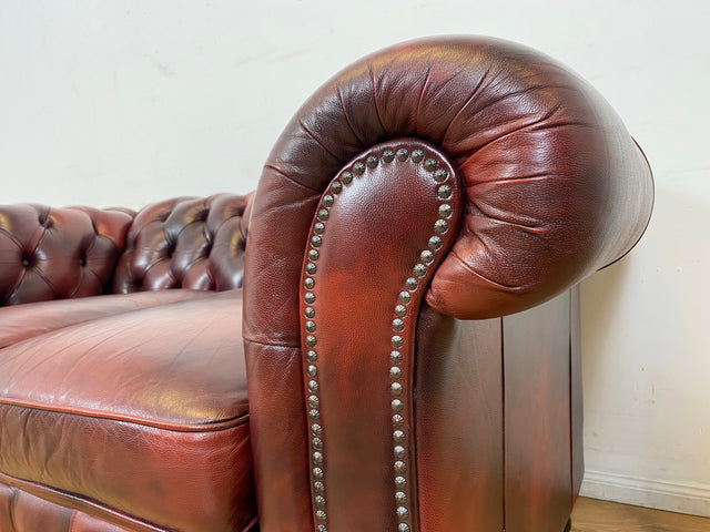 WMK I Der Klassiker I Hochwertiges Chesterfield Sofa mit gestepptem Echtleder Bezug & Alterspatina I Couch Ledersofa Ledercouch 2er 2-Sitzer Sessel Ledersessel Leder Vintage I Berlin Hamburg München