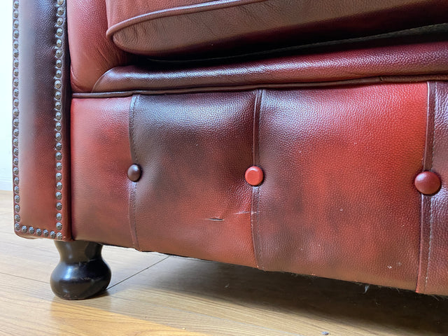 WMK I Der Klassiker I Hochwertiges Chesterfield Sofa mit gestepptem Echtleder Bezug & Alterspatina I Couch Ledersofa Ledercouch 2er 2-Sitzer Sessel Ledersessel Leder Vintage I Berlin Hamburg München
