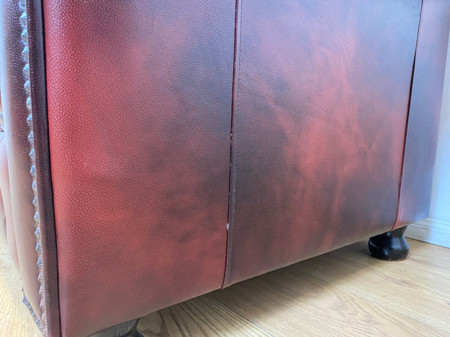 WMK I Der Klassiker I Hochwertiges Chesterfield Sofa mit gestepptem Echtleder Bezug & Alterspatina I Couch Ledersofa Ledercouch 2er 2-Sitzer Sessel Ledersessel Leder Vintage I Berlin Hamburg München