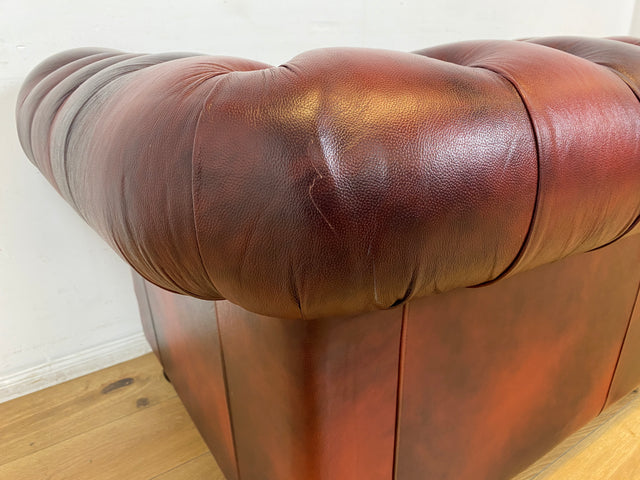 WMK I Der Klassiker I Hochwertiges Chesterfield Sofa mit gestepptem Echtleder Bezug & Alterspatina I Couch Ledersofa Ledercouch 2er 2-Sitzer Sessel Ledersessel Leder Vintage I Berlin Hamburg München