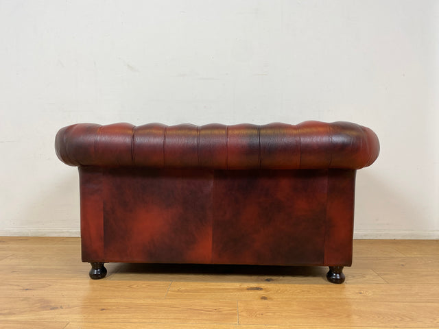 WMK I Der Klassiker I Hochwertiges Chesterfield Sofa mit gestepptem Echtleder Bezug & Alterspatina I Couch Ledersofa Ledercouch 2er 2-Sitzer Sessel Ledersessel Leder Vintage I Berlin Hamburg München