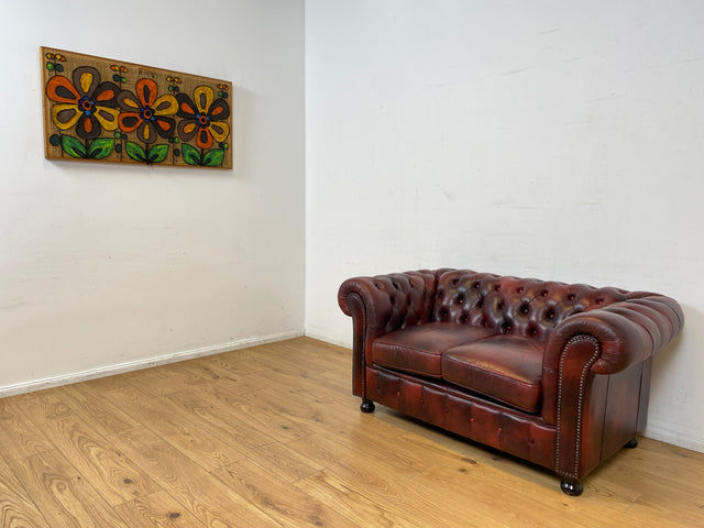 WMK I Der Klassiker I Hochwertiges Chesterfield Sofa mit gestepptem Echtleder Bezug & Alterspatina I Couch Ledersofa Ledercouch 2er 2-Sitzer Sessel Ledersessel Leder Vintage I Berlin Hamburg München