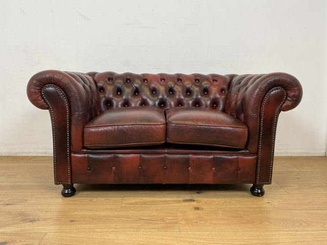 WMK I Der Klassiker I Hochwertiges Chesterfield Sofa mit gestepptem Echtleder Bezug & Alterspatina I Couch Ledersofa Ledercouch 2er 2-Sitzer Sessel Ledersessel Leder Vintage I Berlin Hamburg München