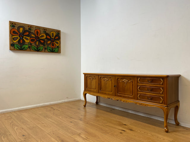 WMK I Hochwertiges handverziertes 60er Jahre Chippendale Sideboard in Nussbaum mit Schubladen