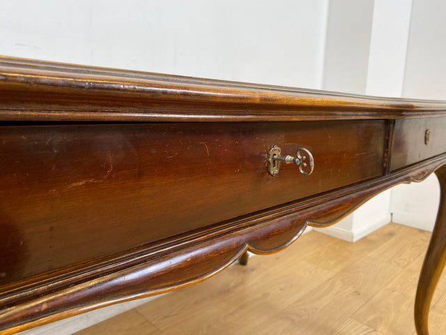 WMK I Eleganter & sehr großer 50er Jahre Schreibtisch oder auch Esstisch im antiken Stil mit Schubladen