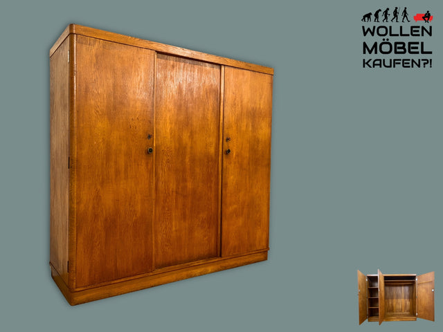 WMK I Sehr schöner und perfekt aufgeteilter 1930er Jahre Art Deco Kleiderschrank , Vollholz in Eiche