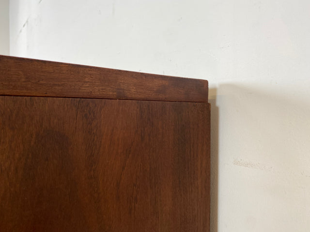 Formschöner 1930er Jahre Art Deco Kleiderschrank aus vollem Holz mit Kleiderstande und Böden I Schrank Schlafzimmerschrank Wäscheschrank Wardrobe Antik Vintage I