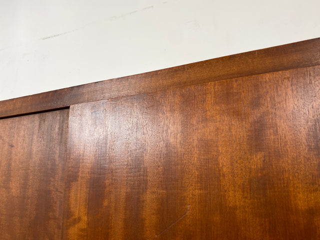 Formschöner 1930er Jahre Art Deco Kleiderschrank aus vollem Holz mit Kleiderstande und Böden I Schrank Schlafzimmerschrank Wäscheschrank Wardrobe Antik Vintage I