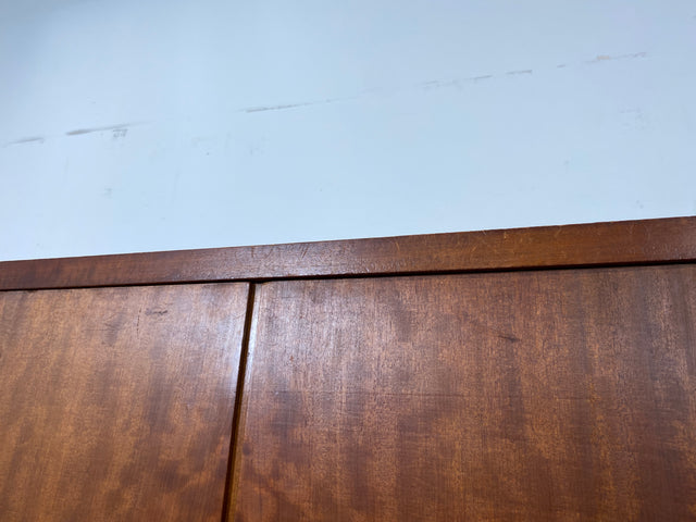 Formschöner 1930er Jahre Art Deco Kleiderschrank aus vollem Holz mit Kleiderstande und Böden I Schrank Schlafzimmerschrank Wäscheschrank Wardrobe Antik Vintage I