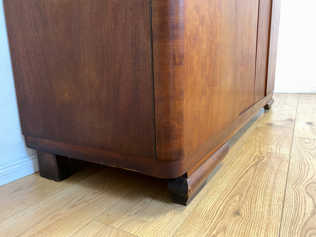 Formschöner 1930er Jahre Art Deco Kleiderschrank aus vollem Holz mit Kleiderstande und Böden I Schrank Schlafzimmerschrank Wäscheschrank Wardrobe Antik Vintage I