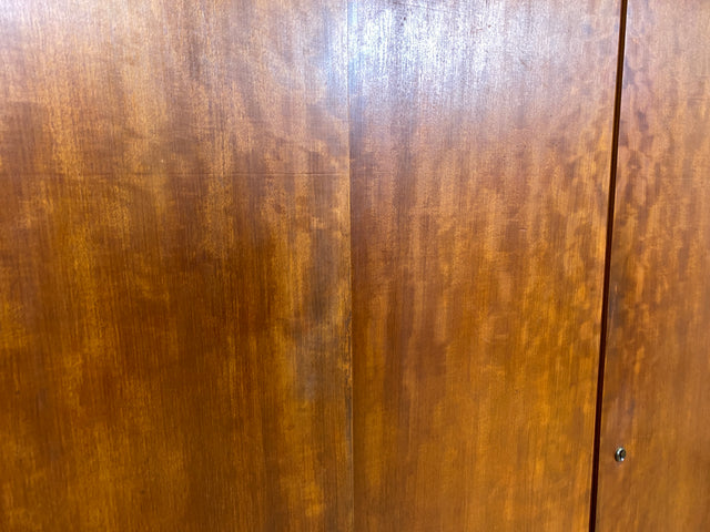 Formschöner 1930er Jahre Art Deco Kleiderschrank aus vollem Holz mit Kleiderstande und Böden I Schrank Schlafzimmerschrank Wäscheschrank Wardrobe Antik Vintage I