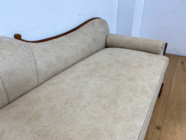 Wunderschöne und sehr gut erhaltene 1930er Jahre Art Deco Liege in beigem Bezug und gemütlichem Federkern I Daybed Sofa Couch Récamiere Chaiselongue Antik Vintage 30er I