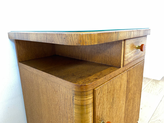 Wunderschöner 1930er Jahre Art Deco Nachttisch in Eiche mit Schublade und Glasauflage (Stoff auswechselbar)