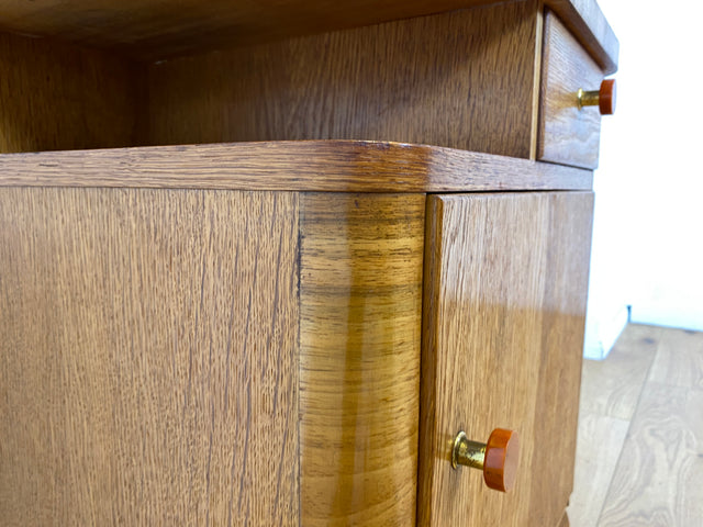 Wunderschöner 1930er Jahre Art Deco Nachttisch in Eiche mit Schublade und Glasauflage (Stoff auswechselbar)