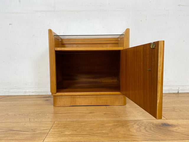 WMK I Formschöner großer heller Mid-Century Nachttisch mit Glasablage I Nachtkommode Nachtschrank Nachtschränkchen Kommode Ablage Schlafzimmer Vintage 50er 60er Retro I