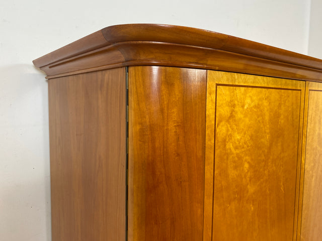 Hochwertiger 2-türiger Mid-Century Kleiderschrank aus 1959 mit Intarsien und Kleiderstange I Schrank Wohnzimmerschrank Dielenschrank Garderobe Wardrobe 50er 60er Vintage I