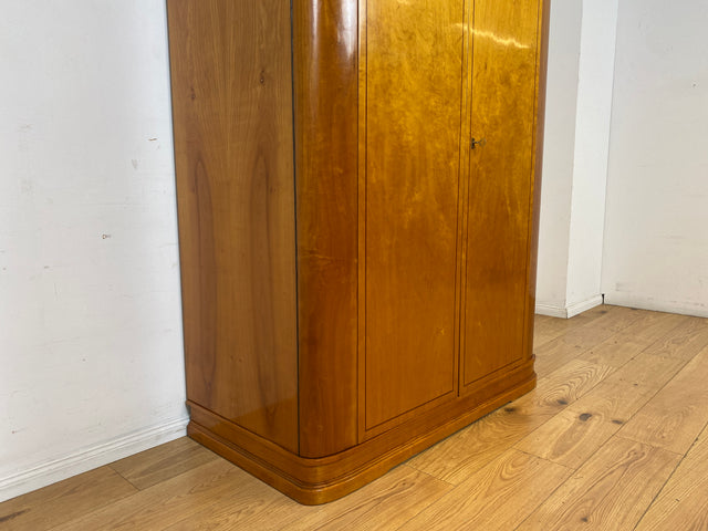 Hochwertiger 2-türiger Mid-Century Wäscheschrank aus 1959 mit Intarsien und Regalböden I Schrank Wohnzimmerschrank Wäscheschrank Garderobe Wardrobe 50er 60er Vintage I