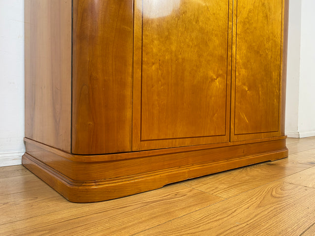 Hochwertiger 2-türiger Mid-Century Wäscheschrank aus 1959 mit Intarsien und Regalböden I Schrank Wohnzimmerschrank Wäscheschrank Garderobe Wardrobe 50er 60er Vintage I