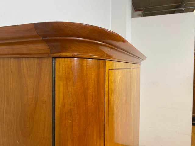 Hochwertiger 2-türiger Mid-Century Wäscheschrank aus 1959 mit Intarsien und Regalböden I Schrank Wohnzimmerschrank Wäscheschrank Garderobe Wardrobe 50er 60er Vintage I