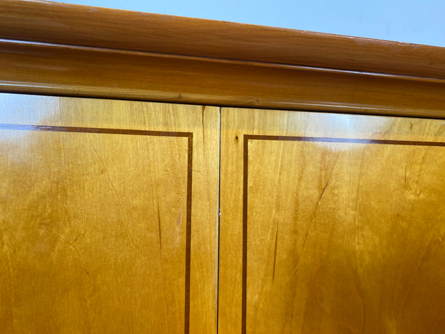 Hochwertiger 2-türiger Mid-Century Wäscheschrank aus 1959 mit Intarsien und Regalböden I Schrank Wohnzimmerschrank Wäscheschrank Garderobe Wardrobe 50er 60er Vintage I