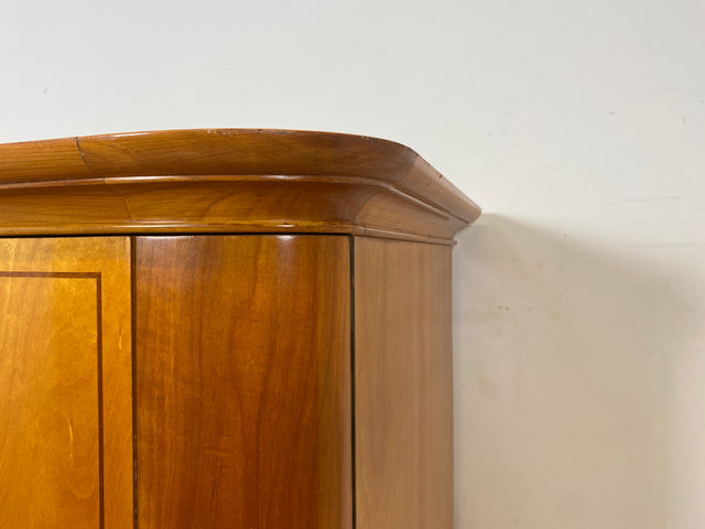 Hochwertiger 2-türiger Mid-Century Wäscheschrank aus 1959 mit Intarsien und Regalböden I Schrank Wohnzimmerschrank Wäscheschrank Garderobe Wardrobe 50er 60er Vintage I