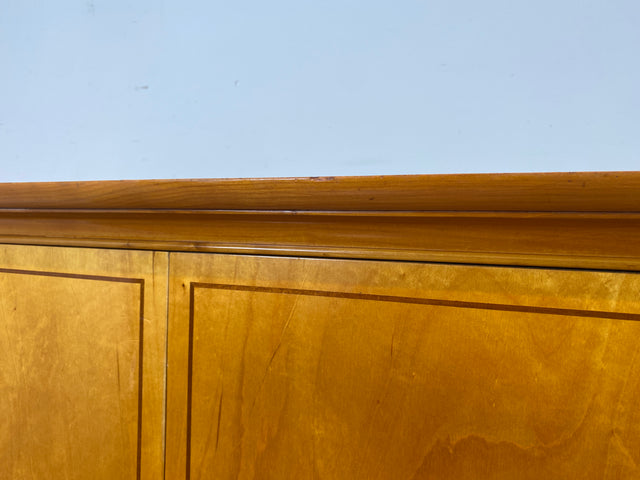 Hochwertiger 2-türiger Mid-Century Wäscheschrank aus 1959 mit Intarsien und Regalböden I Schrank Wohnzimmerschrank Wäscheschrank Garderobe Wardrobe 50er 60er Vintage I