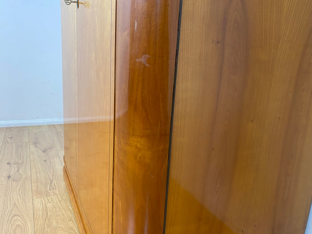 Hochwertiger 2-türiger Mid-Century Wäscheschrank aus 1959 mit Intarsien und Regalböden I Schrank Wohnzimmerschrank Wäscheschrank Garderobe Wardrobe 50er 60er Vintage I