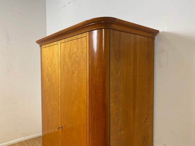 Hochwertiger 2-türiger Mid-Century Wäscheschrank aus 1959 mit Intarsien und Regalböden I Schrank Wohnzimmerschrank Wäscheschrank Garderobe Wardrobe 50er 60er Vintage I