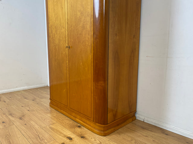 Hochwertiger 2-türiger Mid-Century Wäscheschrank aus 1959 mit Intarsien und Regalböden I Schrank Wohnzimmerschrank Wäscheschrank Garderobe Wardrobe 50er 60er Vintage I