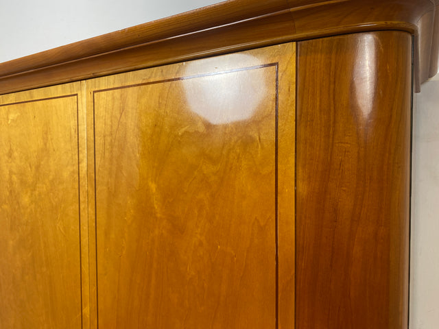 Hochwertiger 2-türiger Mid-Century Wäscheschrank aus 1959 mit Intarsien und Regalböden I Schrank Wohnzimmerschrank Wäscheschrank Garderobe Wardrobe 50er 60er Vintage I