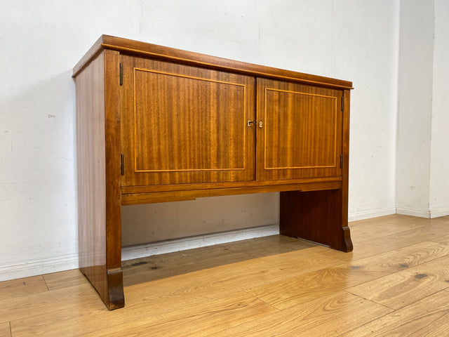 Imposante und sehr geräumige 30er Jahre Art Deco Anrichte aus vollem Holz mit innenliegenden Schubladen I Schrank Sideboard Kommode Wäschekommode Wickelkommode Vintage I