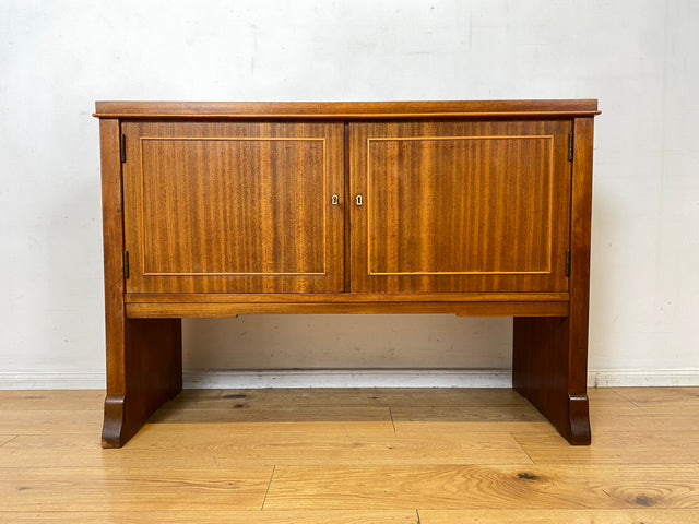 Imposante und sehr geräumige 30er Jahre Art Deco Anrichte aus vollem Holz mit innenliegenden Schubladen I Schrank Sideboard Kommode Wäschekommode Wickelkommode Vintage I