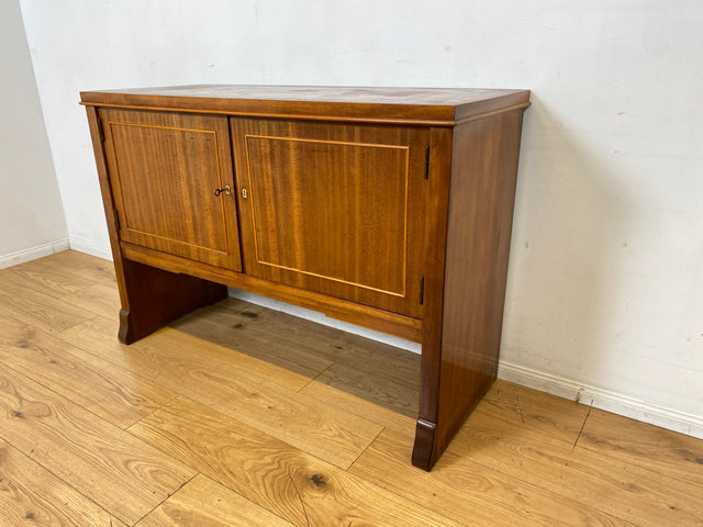 Imposante und sehr geräumige 30er Jahre Art Deco Anrichte aus vollem Holz mit innenliegenden Schubladen I Schrank Sideboard Kommode Wäschekommode Wickelkommode Vintage I
