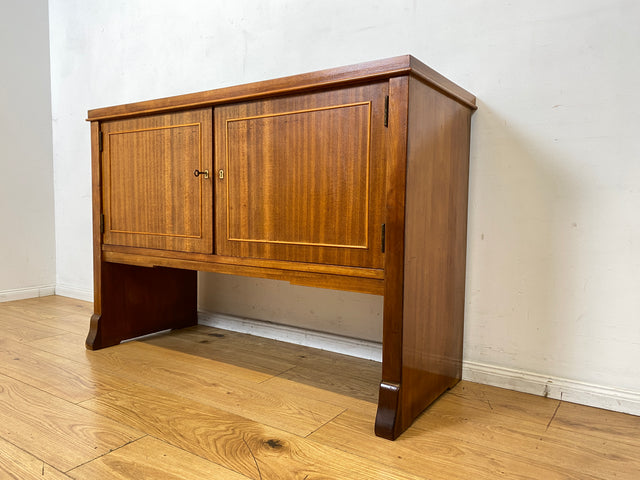 Imposante und sehr geräumige 30er Jahre Art Deco Anrichte aus vollem Holz mit innenliegenden Schubladen I Schrank Sideboard Kommode Wäschekommode Wickelkommode Vintage I