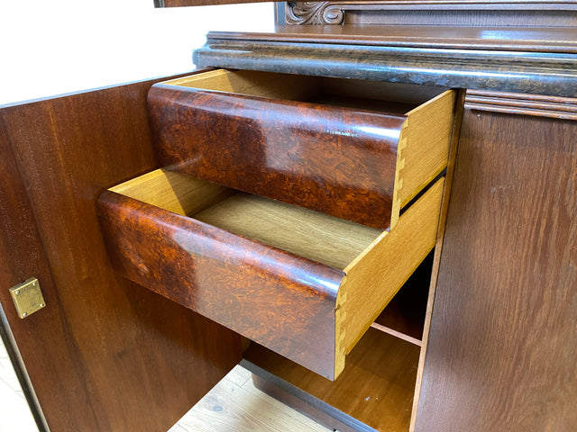 Imposante und gut erhaltene 30er Jahre Art Deco Anrichte
