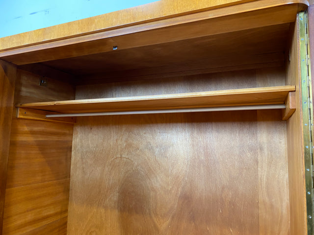 Wunderschöner 30er Jahre Art Deco Kleiderschrank aus vollem Holz mit hübschen Originalgriffen I Schrank Schlafzimmerschrank Wäscheschrank Wardrobe Antik Vintage Mid-Century I