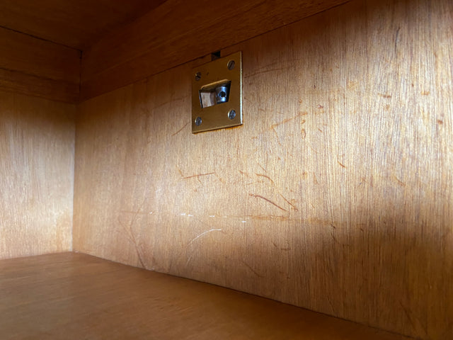 Wunderschöner 30er Jahre Art Deco Kleiderschrank aus vollem Holz mit hübschen Originalgriffen I Schrank Schlafzimmerschrank Wäscheschrank Wardrobe Antik Vintage Mid-Century I