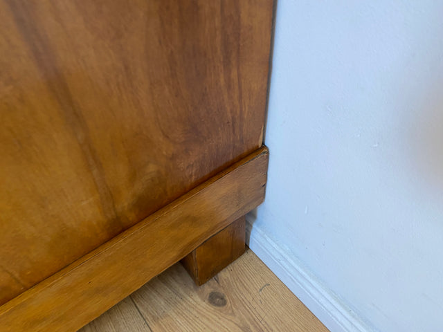 Wunderschöner 30er Jahre Art Deco Kleiderschrank aus vollem Holz mit hübschen Originalgriffen I Schrank Schlafzimmerschrank Wäscheschrank Wardrobe Antik Vintage Mid-Century I