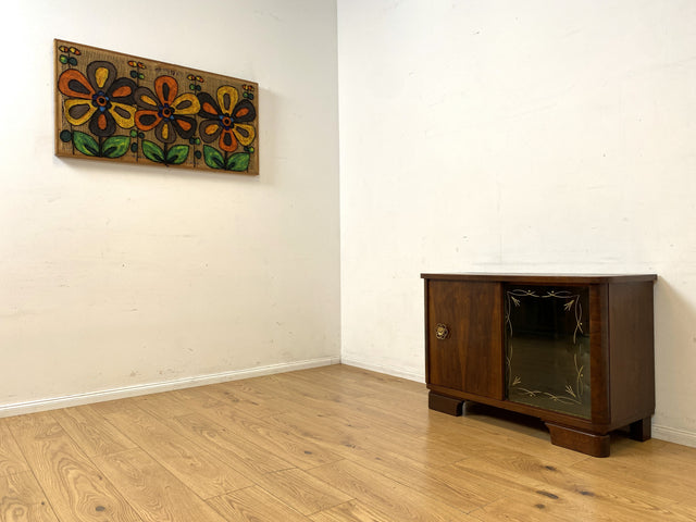 Stilvolle und gut erhaltene 50er Jahre Barkommode mit Schiebetüren & Originalgläsern I Barschrank Barvitrine Vitrine Bar Kommode Sideboard Mid-Century Vintage 60er I