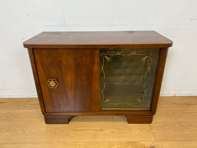 Stilvolle und gut erhaltene 50er Jahre Barkommode mit Schiebetüren & Originalgläsern I Barschrank Barvitrine Vitrine Bar Kommode Sideboard Mid-Century Vintage 60er I