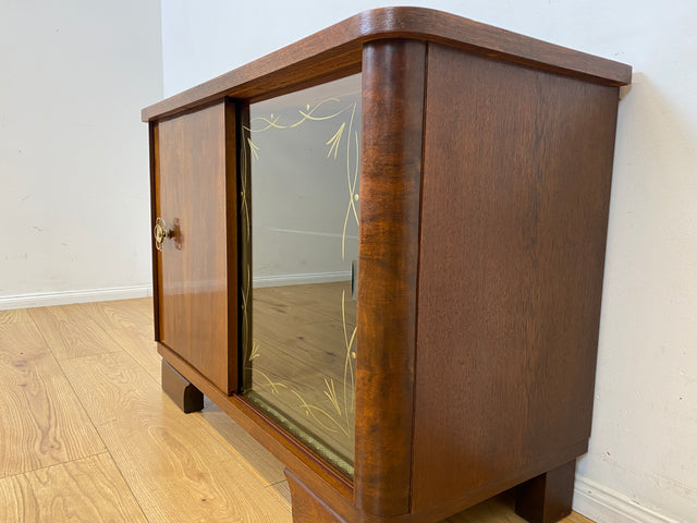 Stilvolle und gut erhaltene 50er Jahre Barkommode mit Schiebetüren & Originalgläsern I Barschrank Barvitrine Vitrine Bar Kommode Sideboard Mid-Century Vintage 60er I