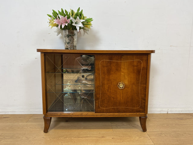 Sehr schöne 50er Jahre Barkommode aus vollem Holz mit Schiebetüren und verspiegeltem Barfach I Barschrank Bar Mini-Bar Kommode Schrank Sideboard Vitrine Mid-Century Vintage I