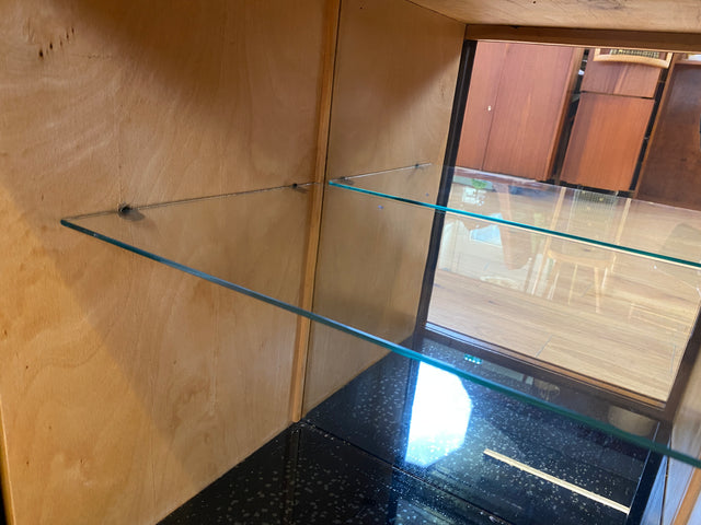 Sehr schöne 50er Jahre Barkommode aus vollem Holz mit Schiebetüren und verspiegeltem Barfach I Barschrank Bar Mini-Bar Kommode Schrank Sideboard Vitrine Mid-Century Vintage I