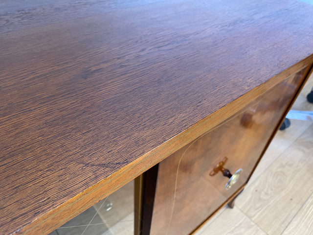 Sehr schöne 50er Jahre Barkommode aus vollem Holz mit Schiebetüren und verspiegeltem Barfach I Barschrank Bar Mini-Bar Kommode Schrank Sideboard Vitrine Mid-Century Vintage I