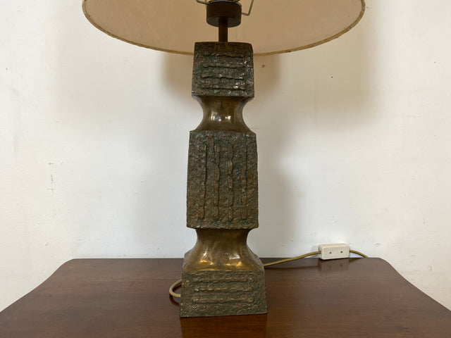 Grandiose 50er Jahre Brutalismus Tischlampe mit skulpturalem metallbeschichtetem Lampenfuß & original Lampenschirm I Tischleuchte Schreibtischlampe Lampe Leuchte Vintage I
