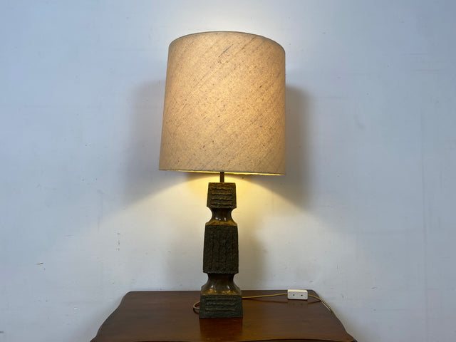 Grandiose 50er Jahre Brutalismus Tischlampe mit skulpturalem metallbeschichtetem Lampenfuß & original Lampenschirm I Tischleuchte Schreibtischlampe Lampe Leuchte Vintage I