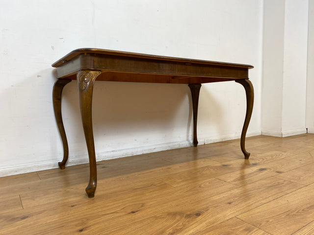 Eleganter ausziehbarer 50er Jahre Chippendale Esstisch mit handverzierten Cabriole Tischbeinen