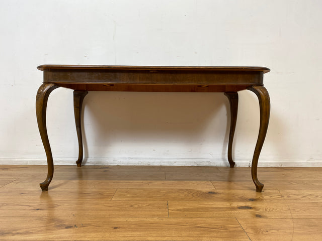Eleganter ausziehbarer 50er Jahre Chippendale Esstisch mit handverzierten Cabriole Tischbeinen