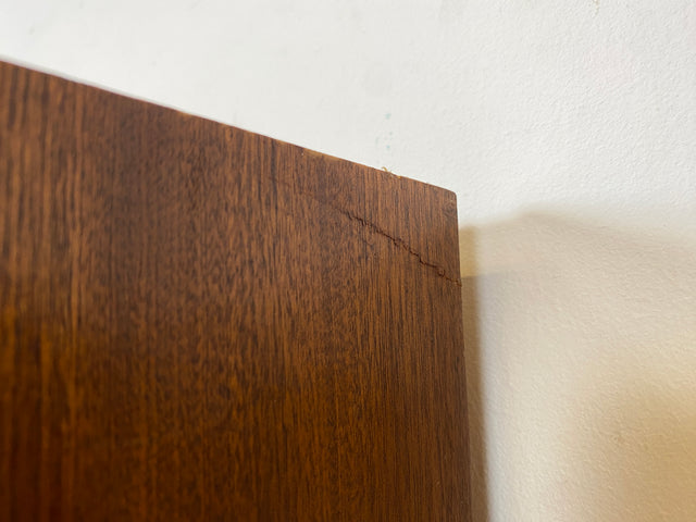 Hochwertiger 50er Jahre Kleiderschrank aus vollem Holz mit Spiegel und zeittypischen konischen Füßen I Schrank Wäscheschrank Schlafzimmerschrank Wardrobe Mid-Century 60er I